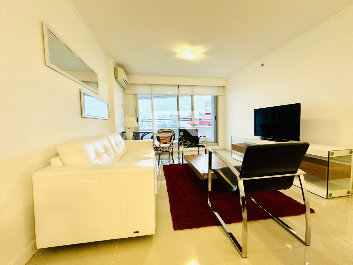 Apartamento ID.647 - Venta de apartamento moderno de tres dormitorios súper bien ubicado entre playas Brava y Mansa