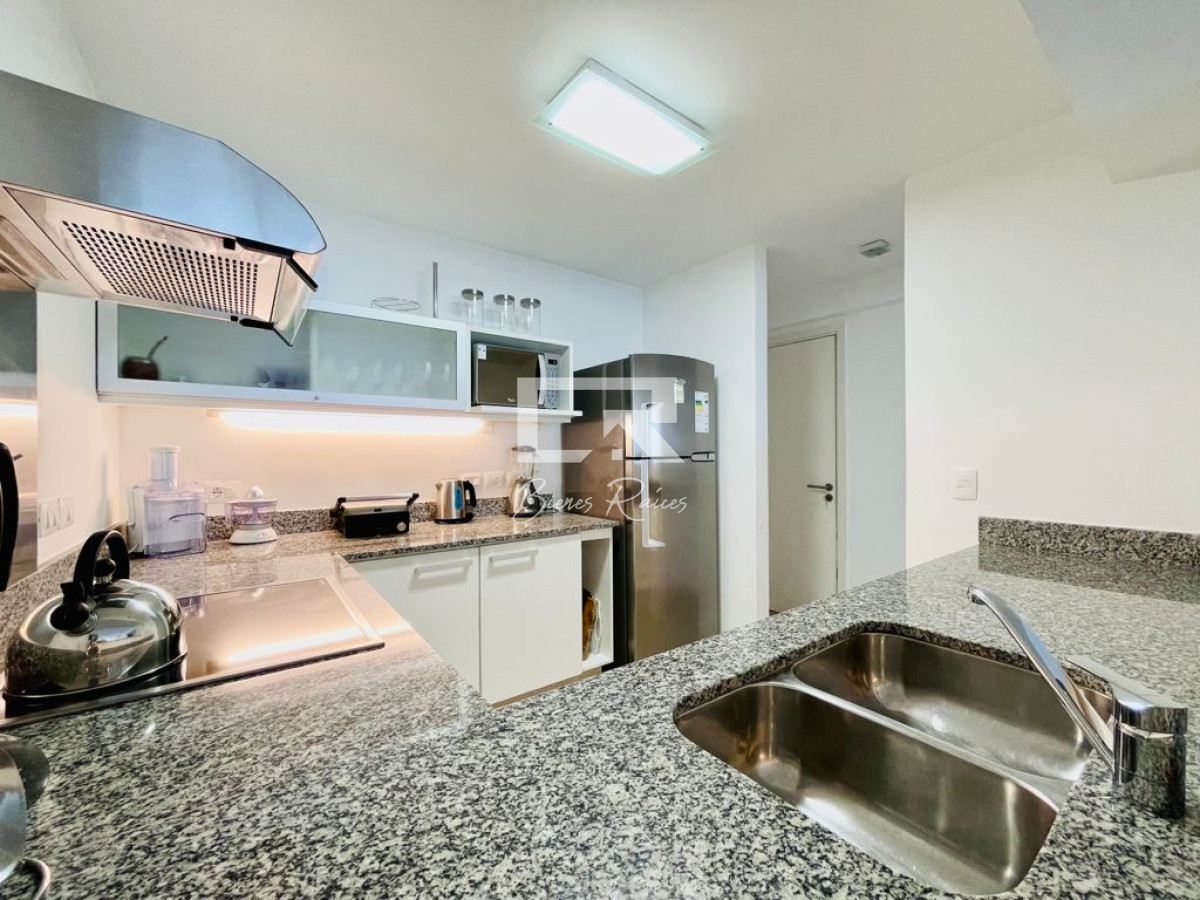 Apartamento ID.650 - Alquiler temporario y venta de apartamento en torre de playa Brava con dos dormitorios 