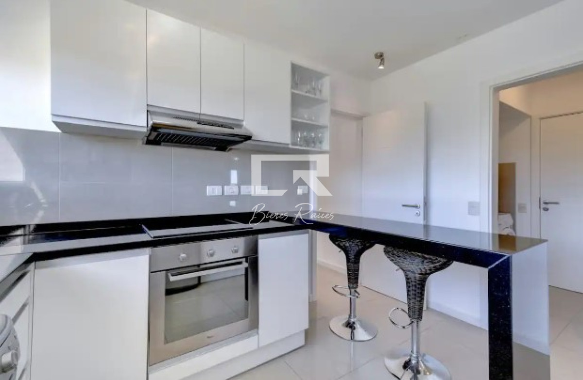 Apartamento ID.648 - Apartamento de 3 Dormitorios en Venta Primera Línea del Mar, Playa Brava Punta del Este