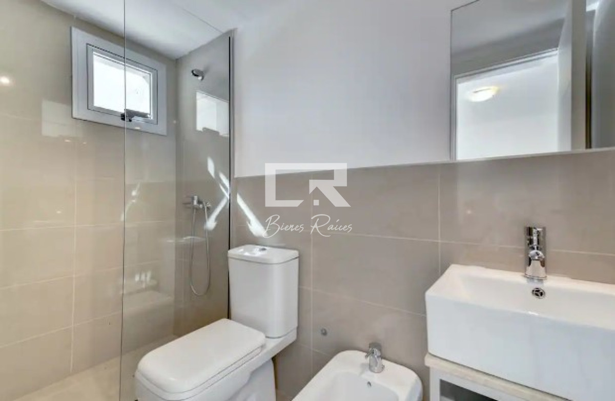 Apartamento ID.648 - Apartamento de 3 Dormitorios en Venta Primera Línea del Mar, Playa Brava Punta del Este