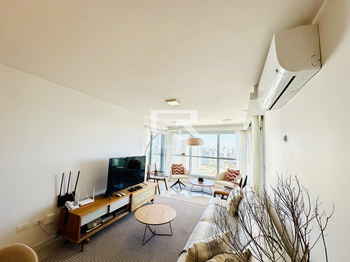 Apartamento ID.735 - Alquiler de temporada de apartamento en playa Brava de 2 dormitorios mas dependencia de servicio