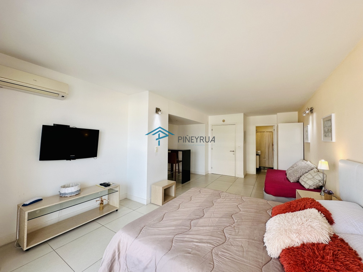 Apartamento ID.230 - Moderno Monoambiente con Vista al Mar en Venta, Península de Punta del Este