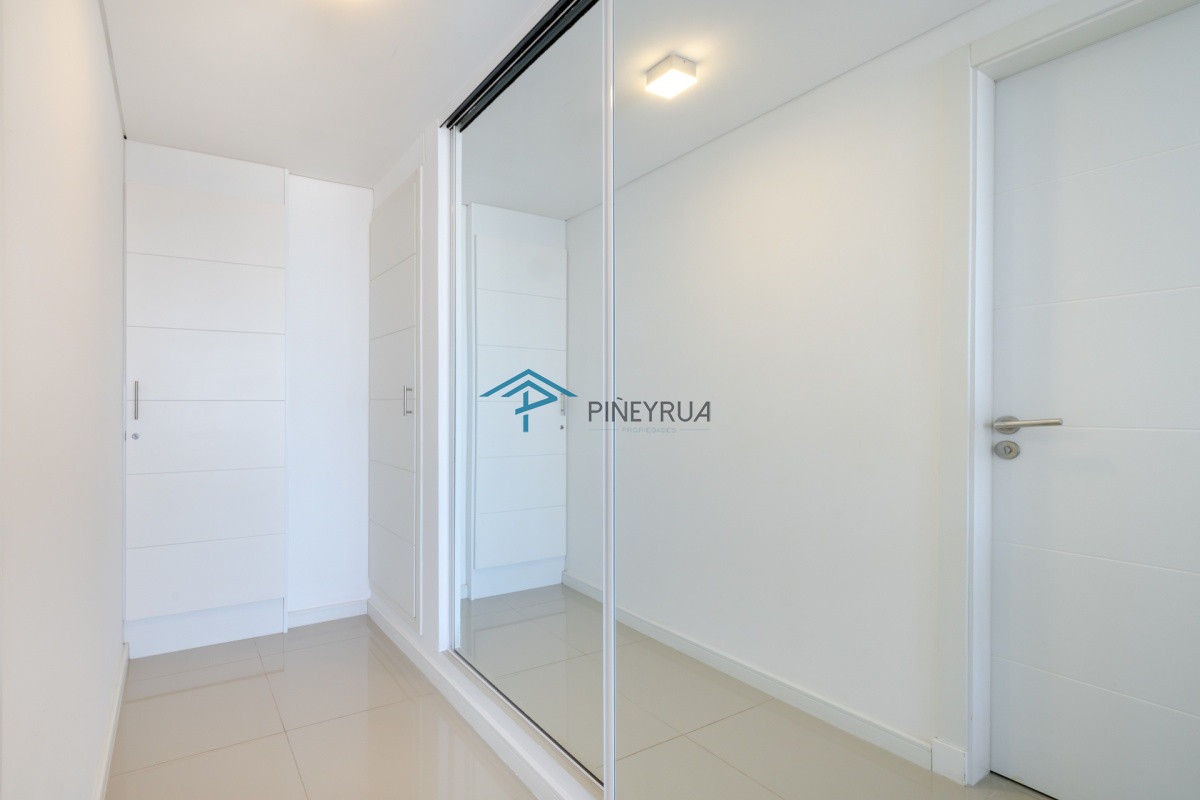 Apartamento ID.229 - Apartamento de 2 Dormitorios en Playa Brava con Vista al Mar - Venta