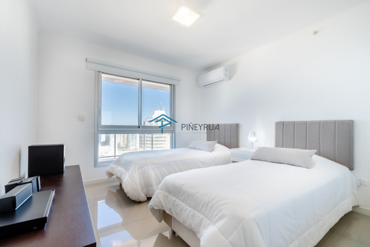 Apartamento ID.229 - Apartamento de 2 Dormitorios en Playa Brava con Vista al Mar - Venta