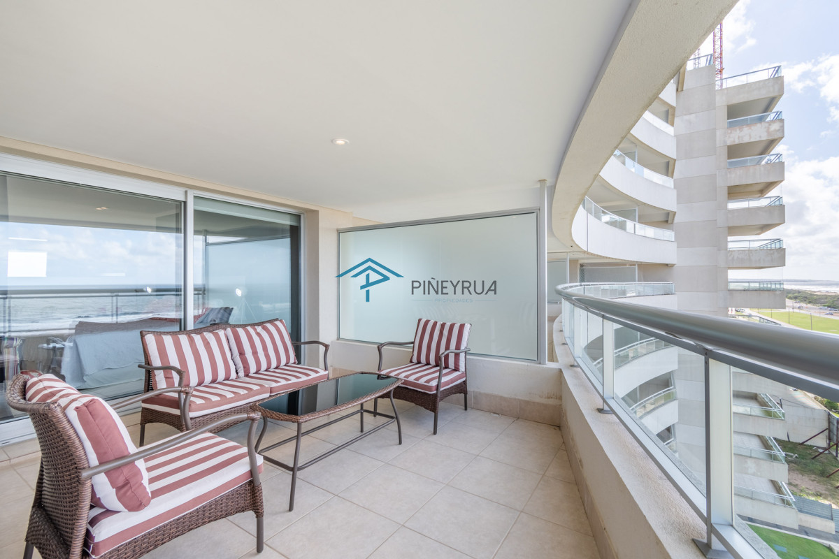 Apartamento ID.227 - Moderno Apartamento de 3 Dormitorio y Dependencia Frente al Mar, Playa Brava