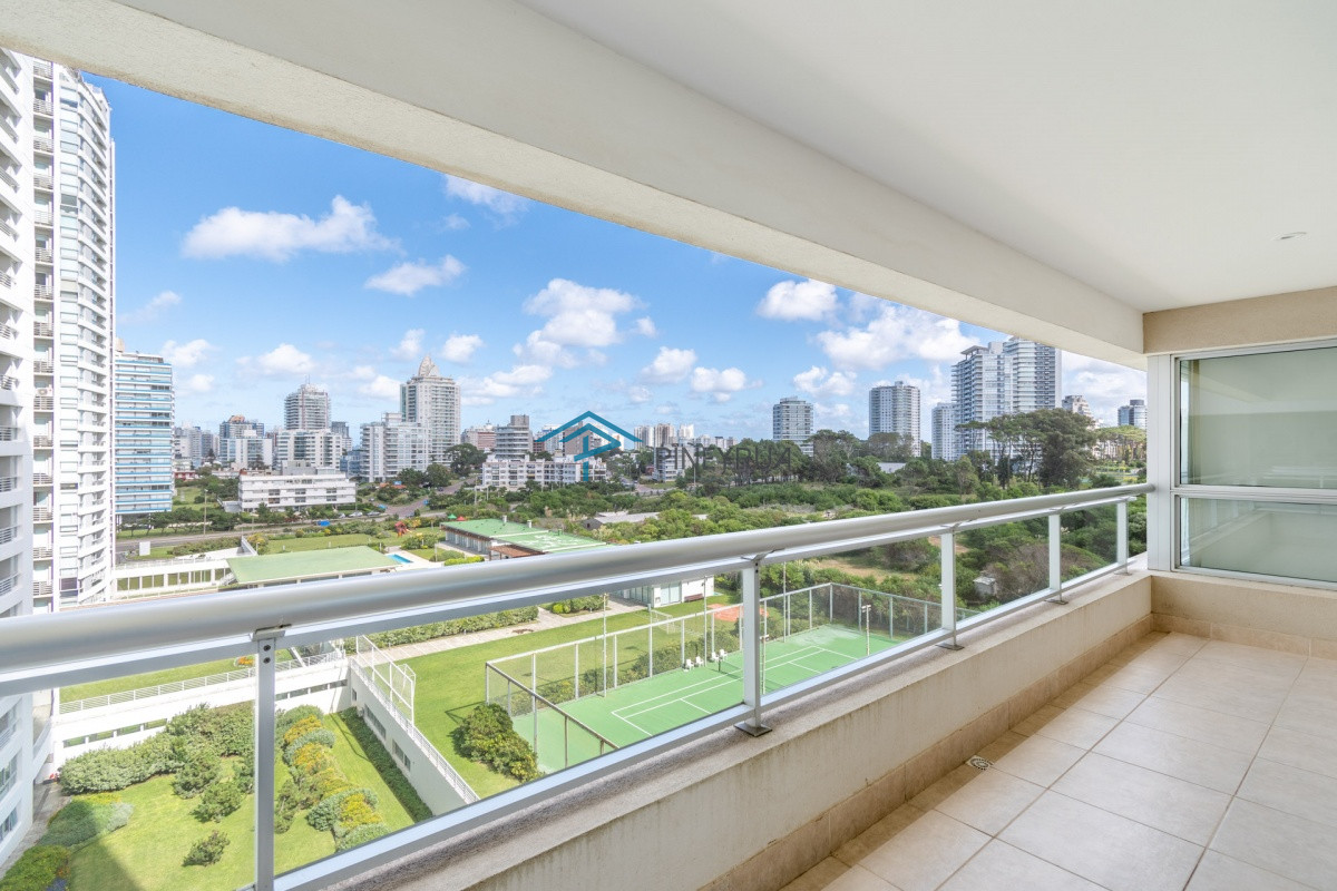 Apartamento ID.227 - Moderno Apartamento de 3 Dormitorio y Dependencia Frente al Mar, Playa Brava