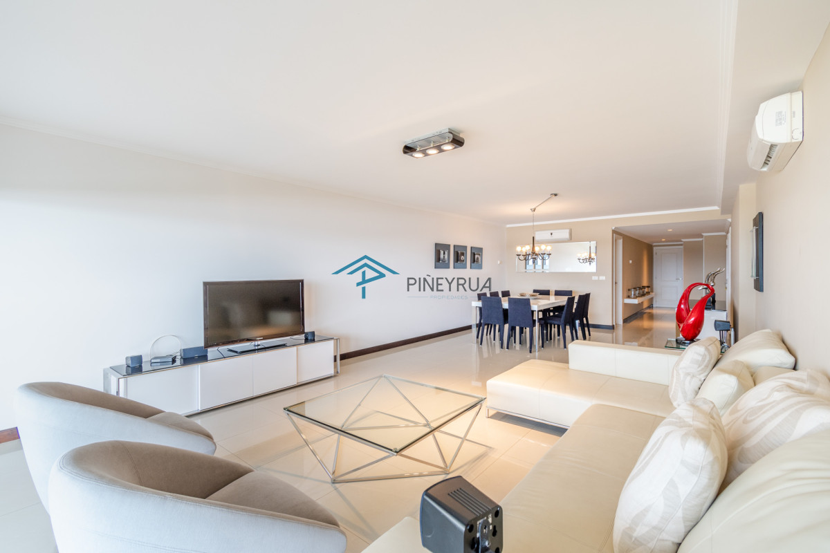 Apartamento ID.227 - Moderno Apartamento de 3 Dormitorio y Dependencia Frente al Mar, Playa Brava