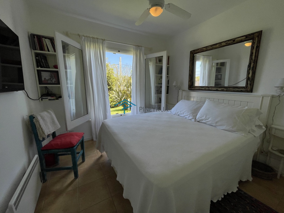 Casa ID.201 - Venta de casa amplia de construcción sólida sobre primera fila de Mar en La Juanita, José Ignacio