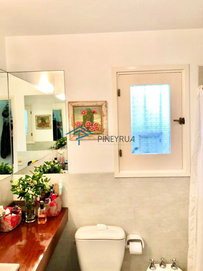 Casa ID.201 - Venta de casa amplia de construcción sólida sobre primera fila de Mar en La Juanita, José Ignacio