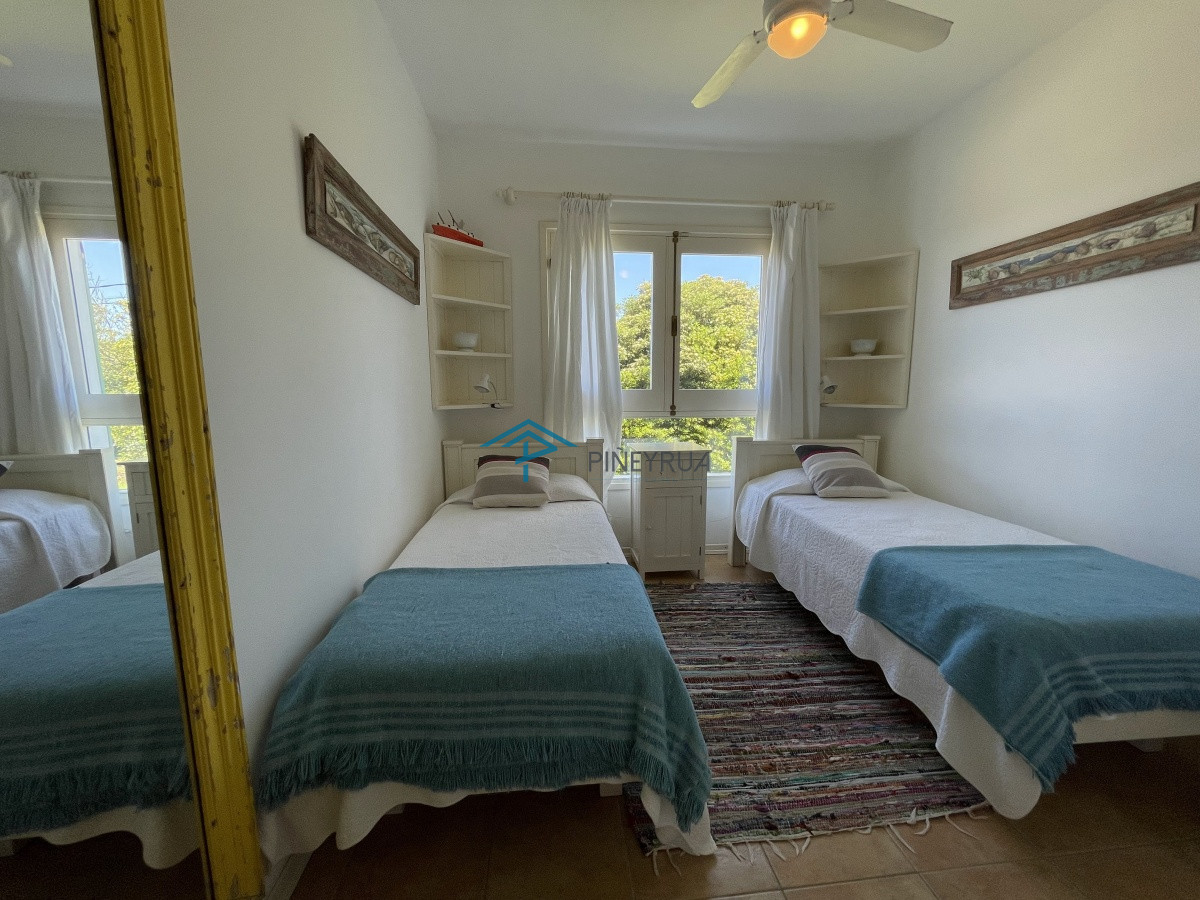 Casa ID.201 - Venta de casa amplia de construcción sólida sobre primera fila de Mar en La Juanita, José Ignacio