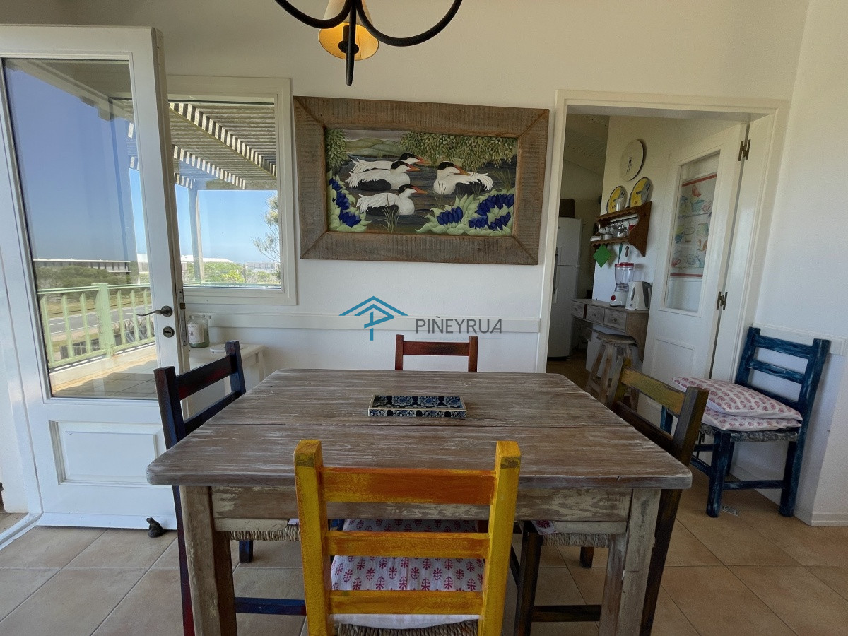 Casa ID.201 - Venta de casa amplia de construcción sólida sobre primera fila de Mar en La Juanita, José Ignacio