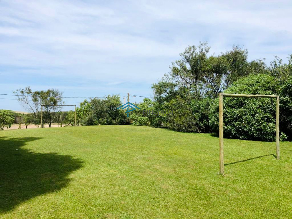 Casa ID.201 - Venta de casa amplia de construcción sólida sobre primera fila de Mar en La Juanita, José Ignacio