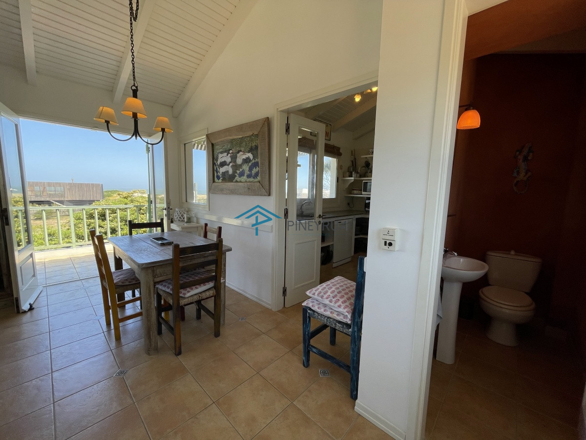 Casa ID.201 - Venta de casa amplia de construcción sólida sobre primera fila de Mar en La Juanita, José Ignacio