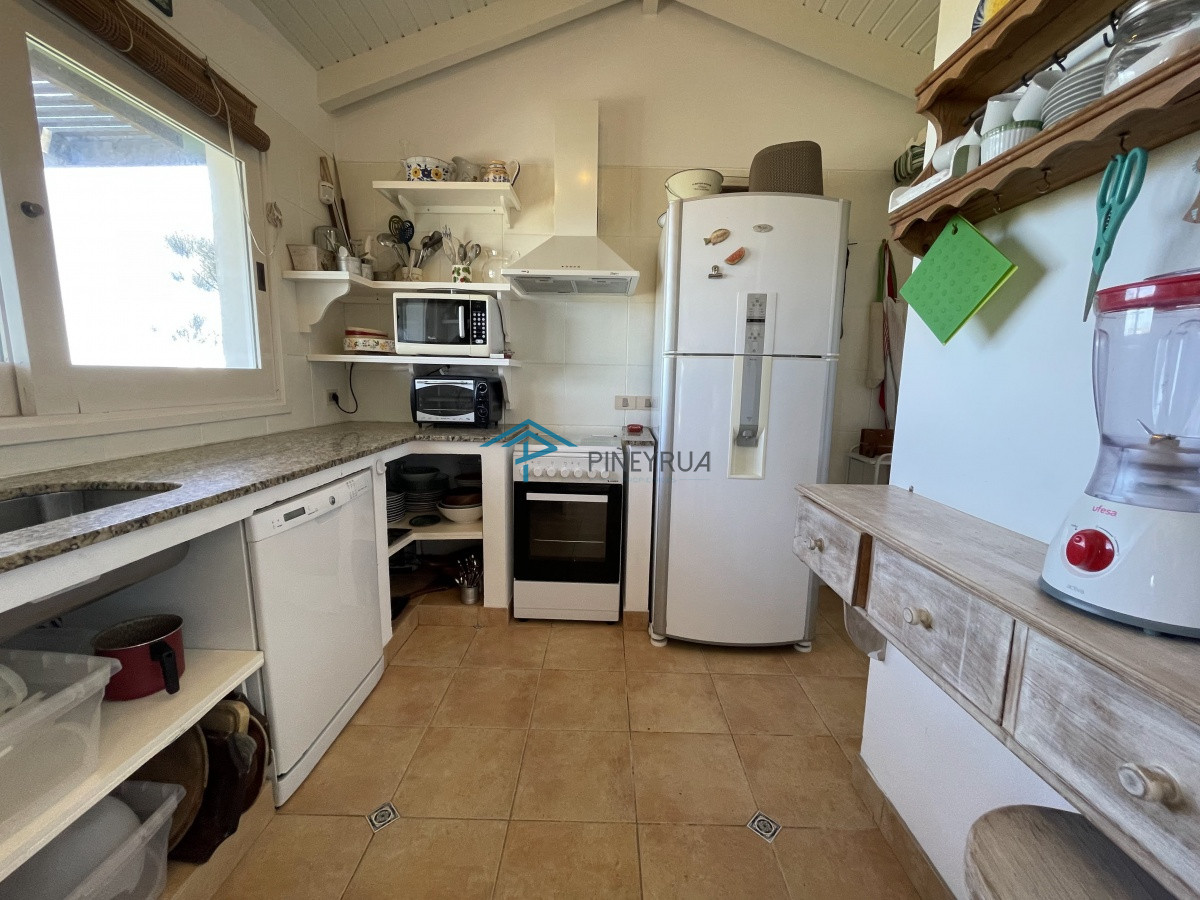 Casa ID.201 - Venta de casa amplia de construcción sólida sobre primera fila de Mar en La Juanita, José Ignacio