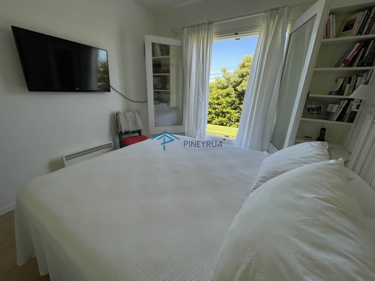 Casa ID.201 - Venta de casa amplia de construcción sólida sobre primera fila de Mar en La Juanita, José Ignacio