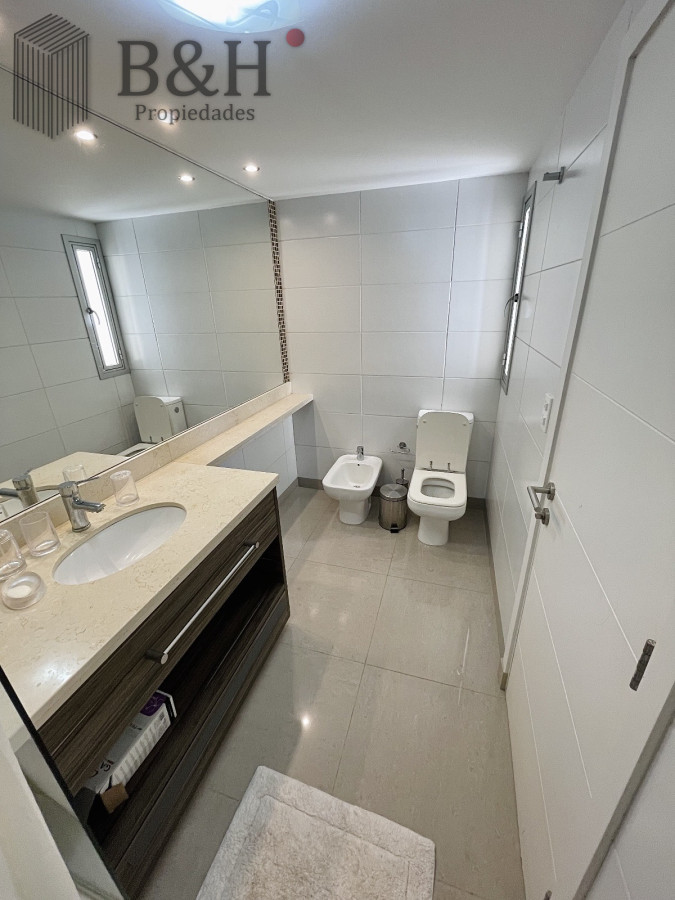 Apartamento ID.6038 - Apartamento de 2 Dormitorios a Pocos Metros de Playa Brava, Punta del Este