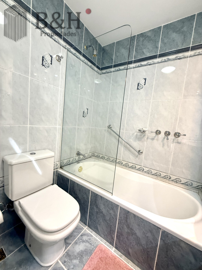 Apartamento ID.6171 - Alquiler temporario de apartamento esquinero de tres dormitorios más dependencia de servicio sobre Playa Mansa, Punta del Este