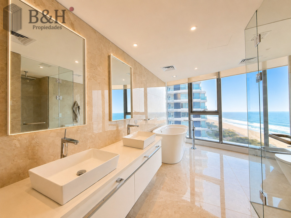 Apartamento ID.7698 - Espectacular Apartamento 3 Dormitorios y Dependencia, Trump Tower, Punta del Este, Brava