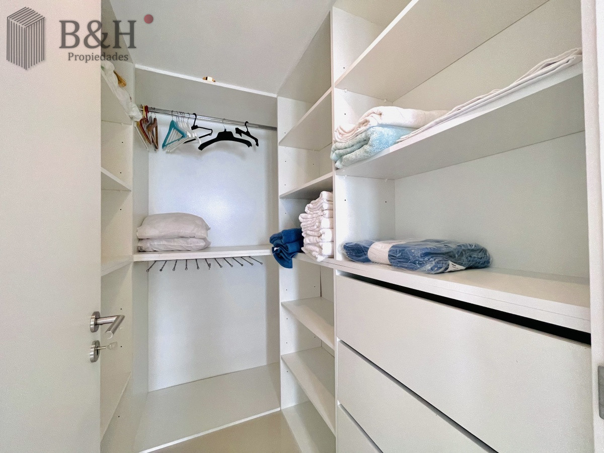 Apartamento ID.350 - Apartamento de 3 Dormitorios y Parrillero Frente al Mar, Playa Mansa