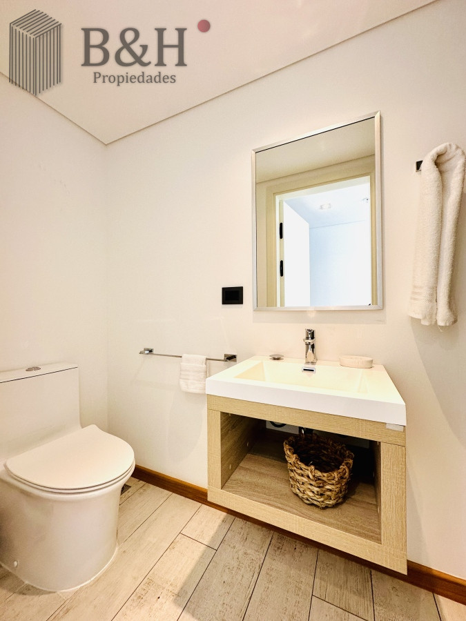 Apartamento ID.2283 - Venta de Apartamento de 1 Dormitorio en suite piso alto de Torre Surfside Village, Punta del Este