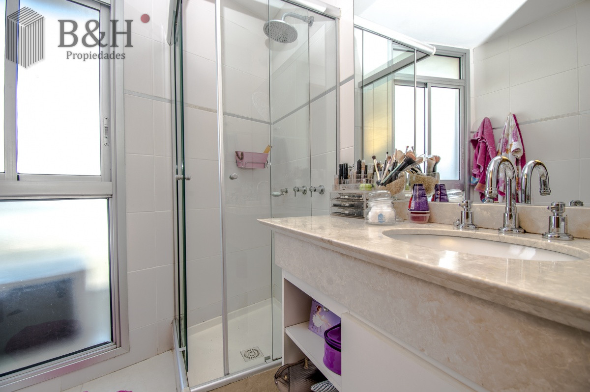 Apartamento ID.395 - Venta de apartamento de tres dormitorios más dependencia en playa Mansa, Punta del Este