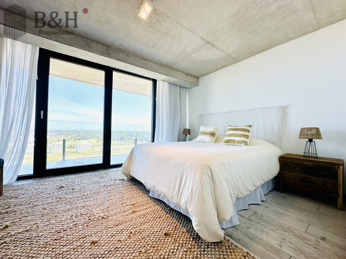Apartamento ID.2283 - Venta de Apartamento de 1 Dormitorio en suite piso alto de Torre Surfside Village, Punta del Este