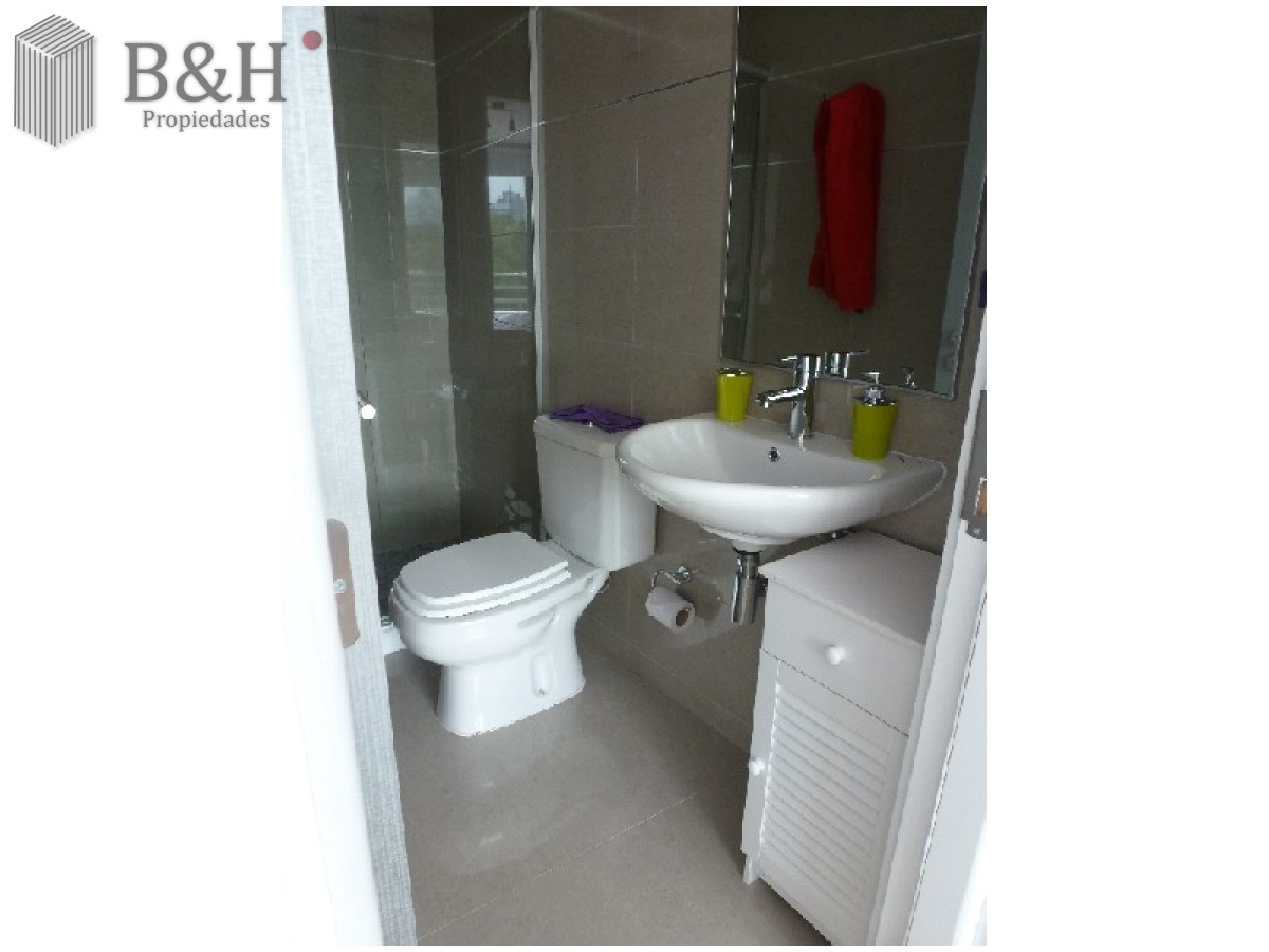 Apartamento ID.4572 - Alquiler temporal de apartamento de dos dormitorios con dos baños en Playa Mansa, Punta del Este