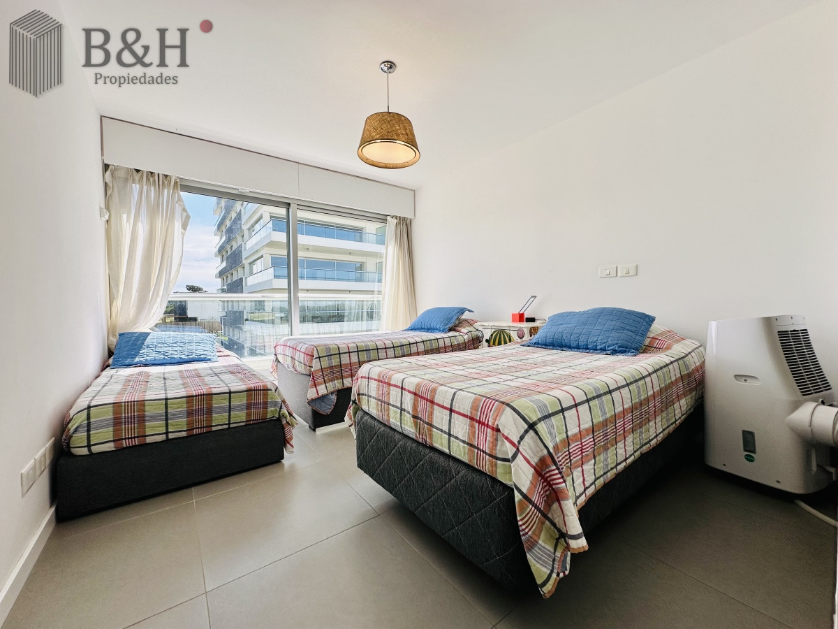 Apartamento ID.3421 - Alquiler temporario de Apartamento de 2 Dormitorios en edificio Silente Playa Brava