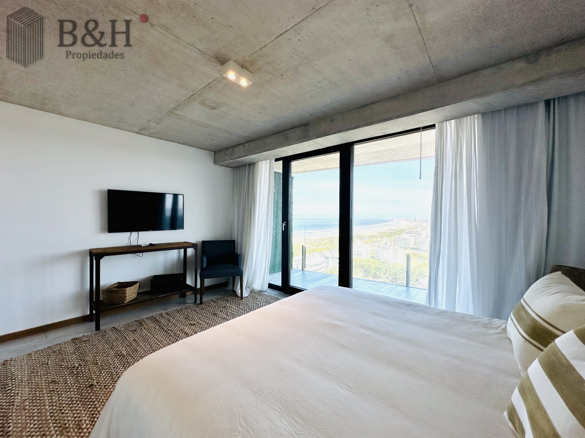 Apartamento ID.2283 - Venta de Apartamento de 1 Dormitorio en suite piso alto de Torre Surfside Village, Punta del Este
