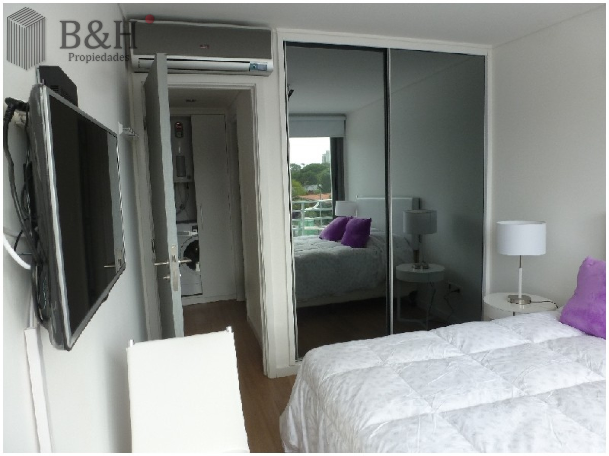 Apartamento ID.4572 - Alquiler temporal de apartamento de dos dormitorios con dos baños en Playa Mansa, Punta del Este