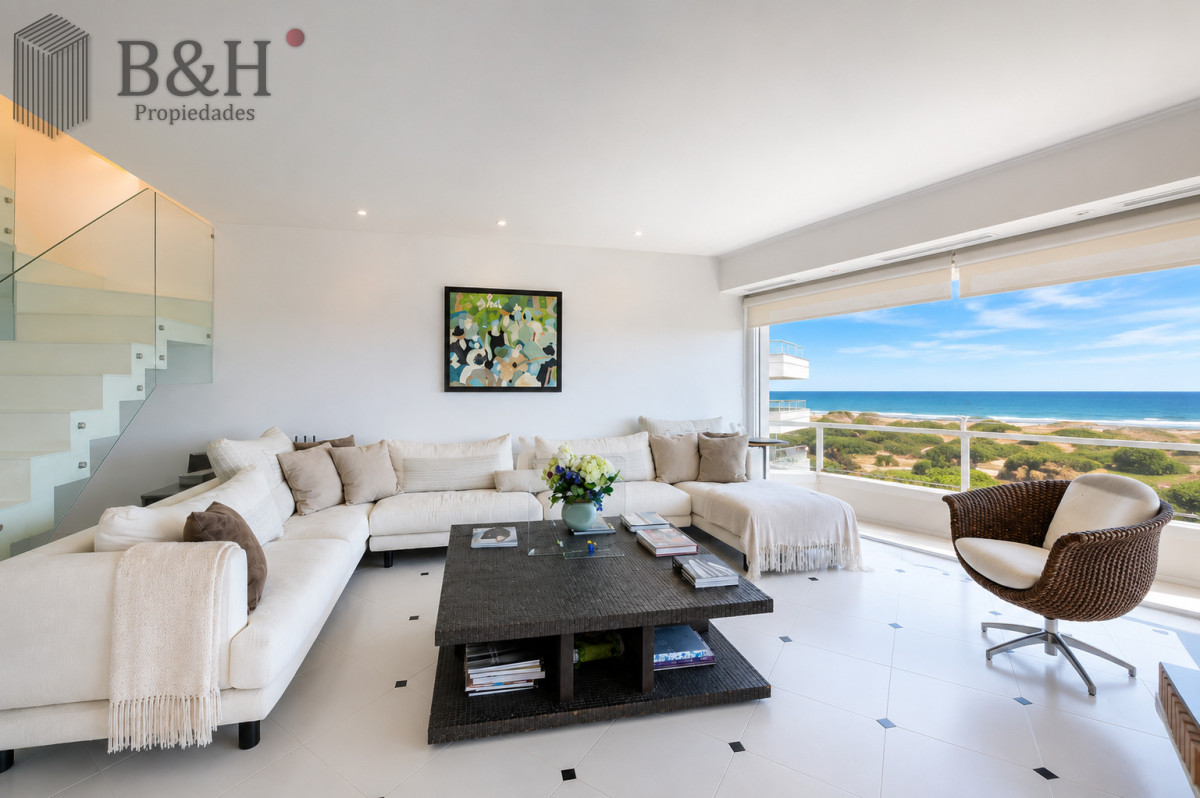 Apartamento ID.7942 - Exclusivo Penthouse de 6 Dormitorios y Barbacoa en Venta Frente al Mar, Rincón del Indio Punta del Este