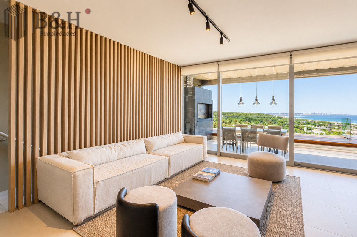 Apartamento ID.7754 - Apartamento de 3 Dormitorios, Parrillero de uso exclusivo y Jardín en Punta Ballena, Punta del Este
