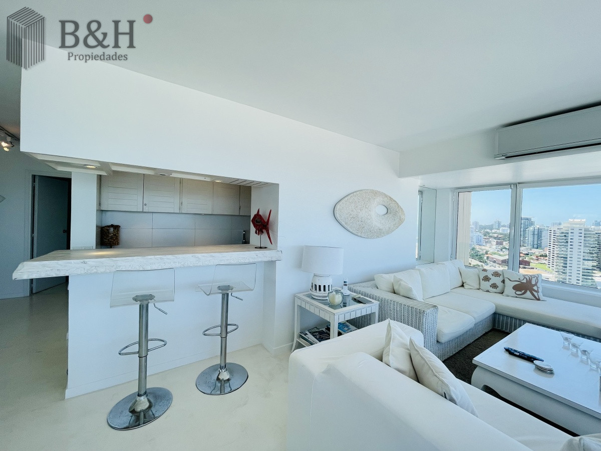 Apartamento ID.1426 - Alquiler temporario de maravilloso departamento piso alto de tres dormitorios, Peninsula, Punta del Este