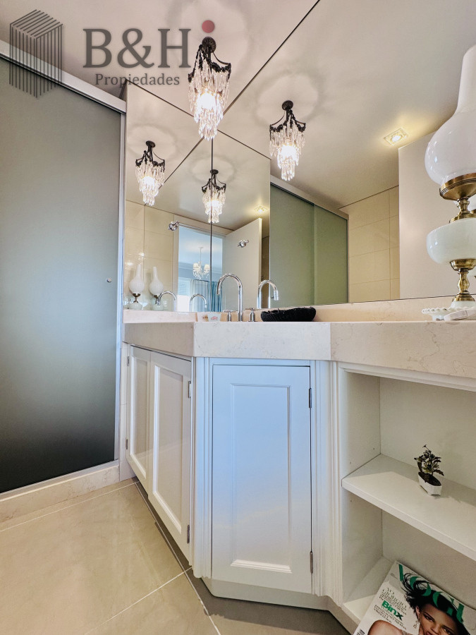 Apartamento ID.4496 - Lujoso Penthouse de 4 Dormitorios con Vista al Mar sobre Playa Mansa, Punta del Este