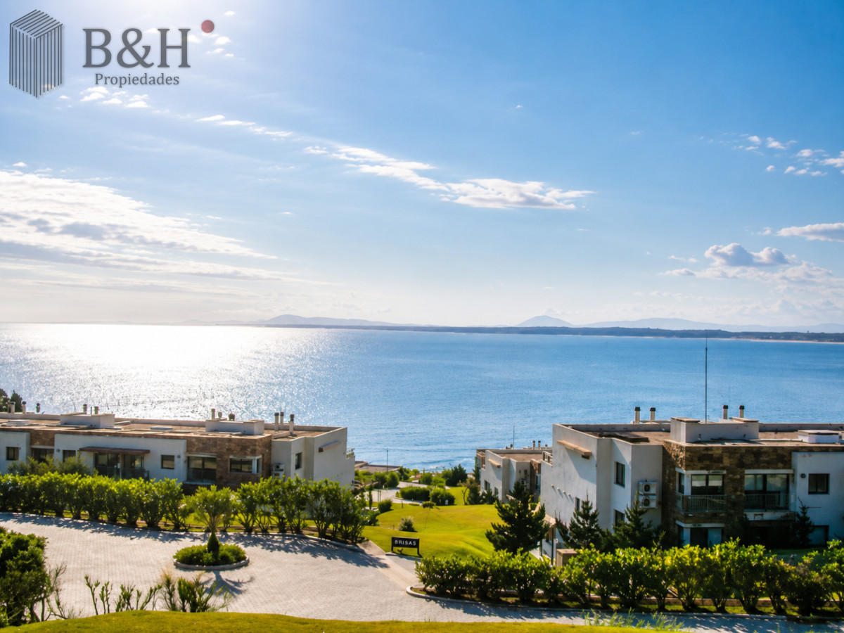 Apartamento ID.6472 - Excelente y amplio departamento duplex en venta de 3 dormitorios mas dependencia con parrillero, Punta Ballena