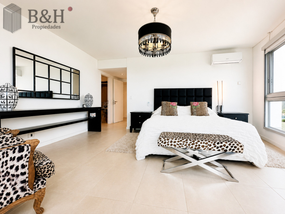 Apartamento ID.2690 - Oportunidad en Venta y Alquiler temporal de maravilloso departamento esquinero en Torre Le Parc, Playa Brava, Punta del Este