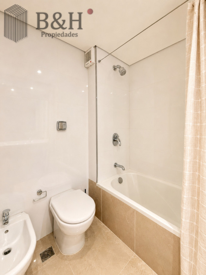 Apartamento ID.6544 - Venta de apartamento de 3 dormitorios sobre primera fila de Playa Brava, Punta del Este