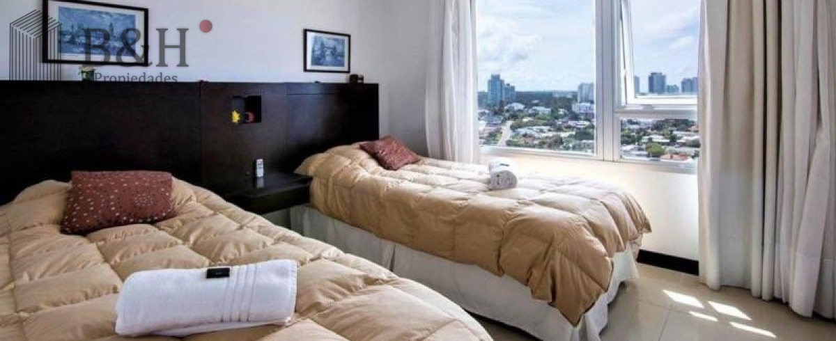 Apartamento ID.654 - Venta de Excelente Apartamento de 3 Dormitorios con Vista al Mar, Playa Mansa, Punta del Este