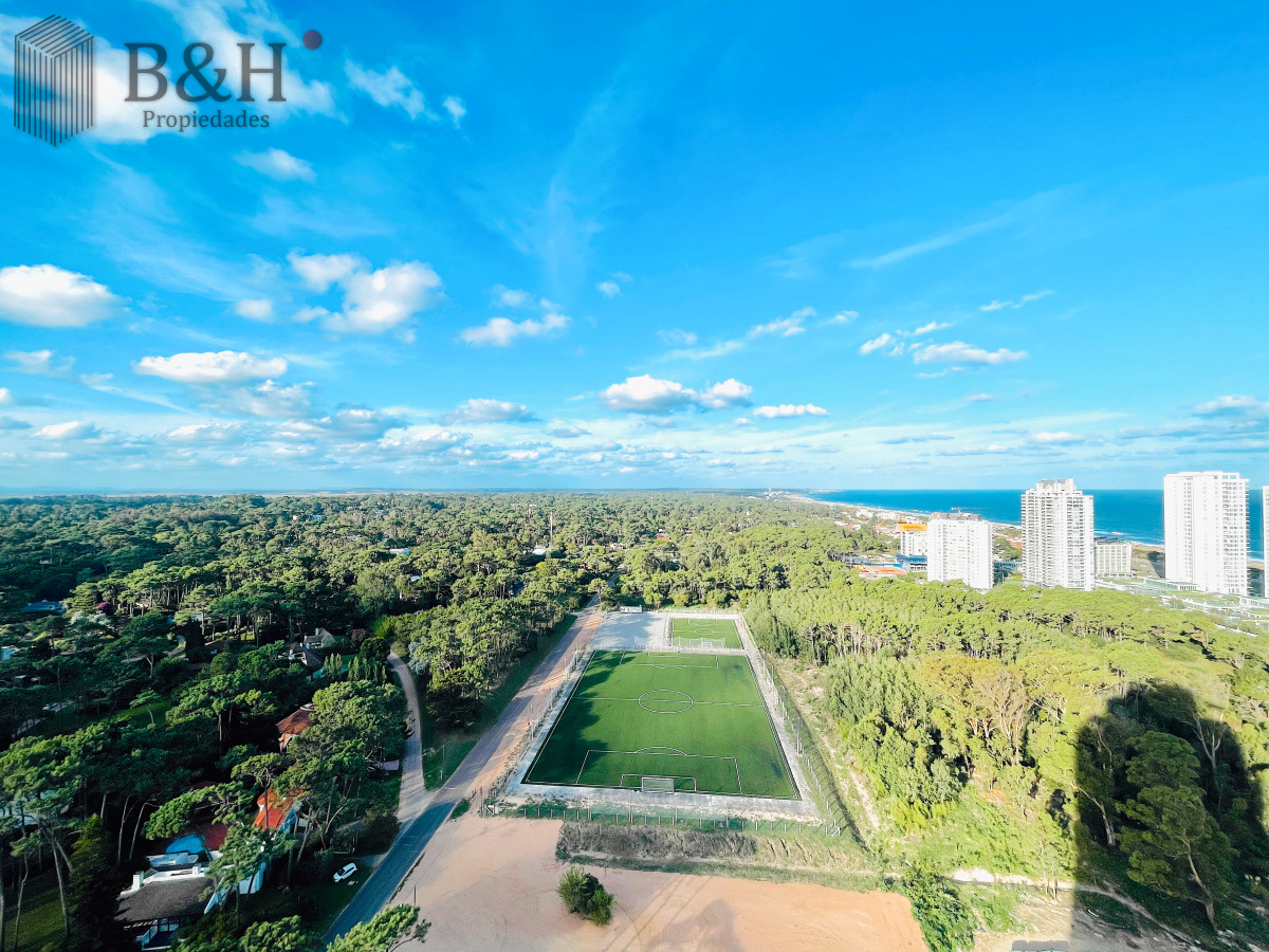 Apartamento ID.4465 -  Exclusivo Penthouse de 3 Dormitorios con Vistas panorámicas a Playa Brava, en Venta