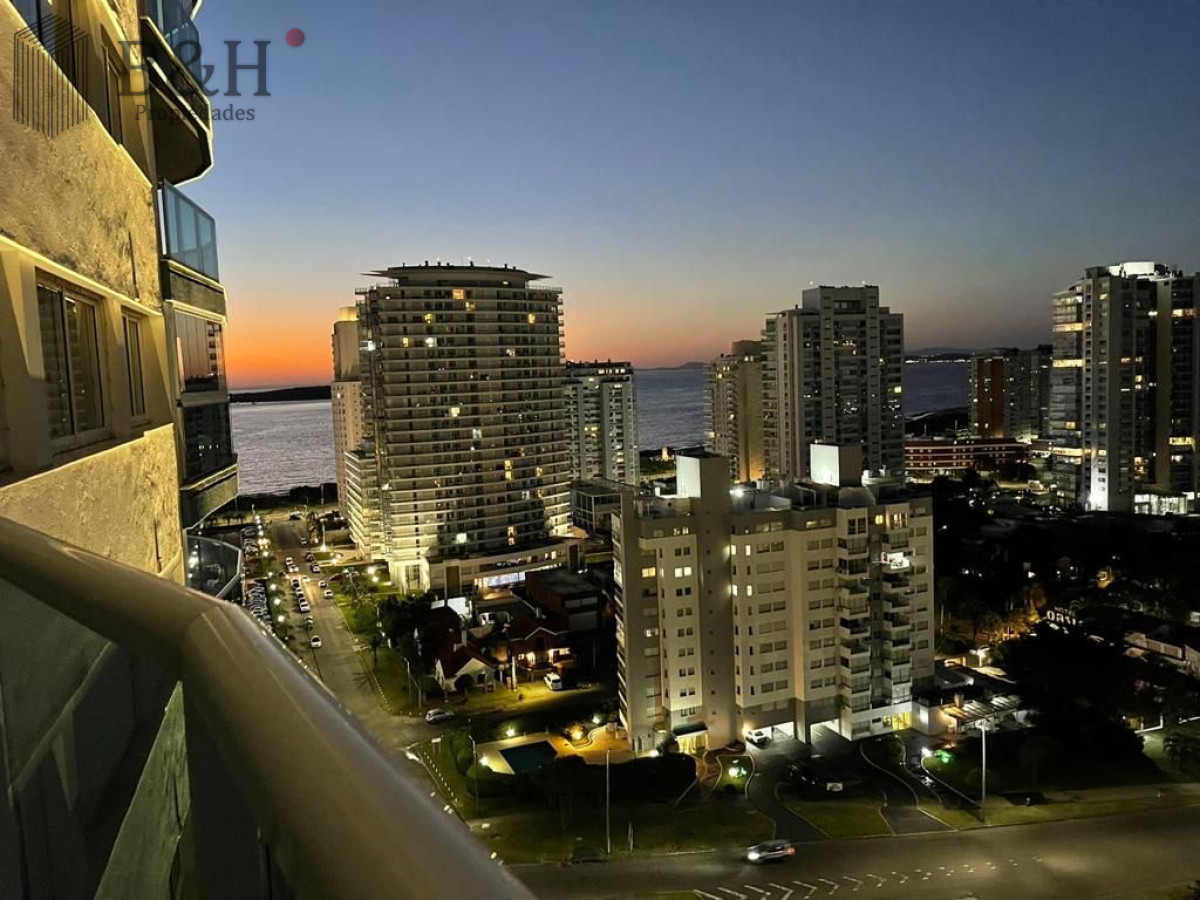 Apartamento ID.1717 - Alquiler temporario de apartamento piso alto de dos dormitorios con parrillero a gas en terraza, Playa Mansa 