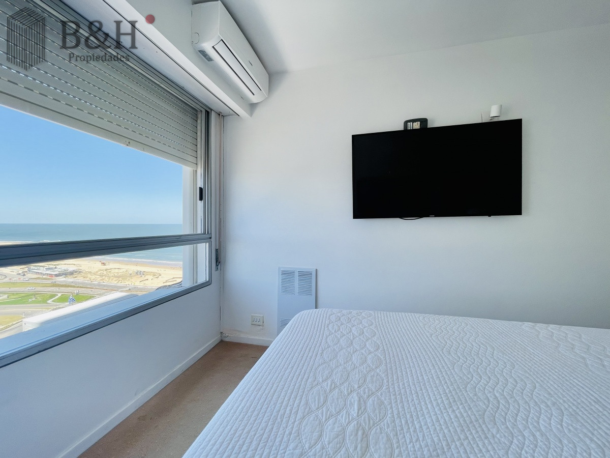 Apartamento ID.1426 - Alquiler temporario de maravilloso departamento piso alto de tres dormitorios, Peninsula, Punta del Este