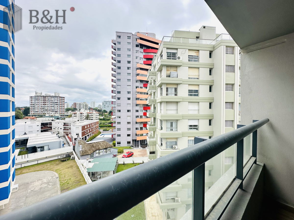 Apartamento ID.3710 - Apartamento de 2 Dormitorios Alquiler Anual, Playa Brava, Punta del Este