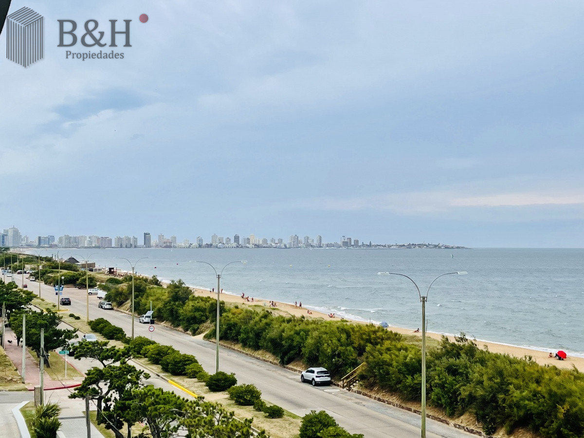 Apartamento ID.350 - Apartamento de 3 Dormitorios y Parrillero Frente al Mar, Playa Mansa