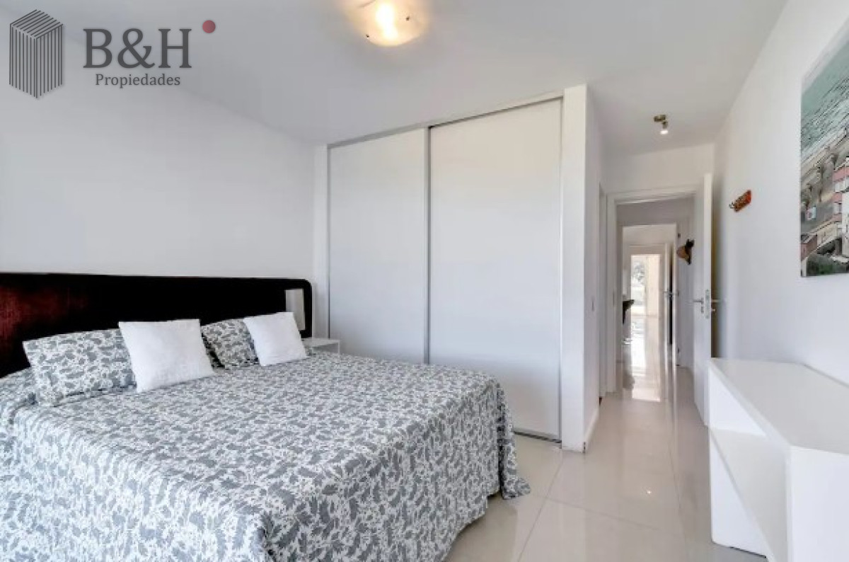 Apartamento ID.2176 - Apartamento de 3 Dormitorios en Venta Primera Línea del Mar, Playa Brava Punta del Este
