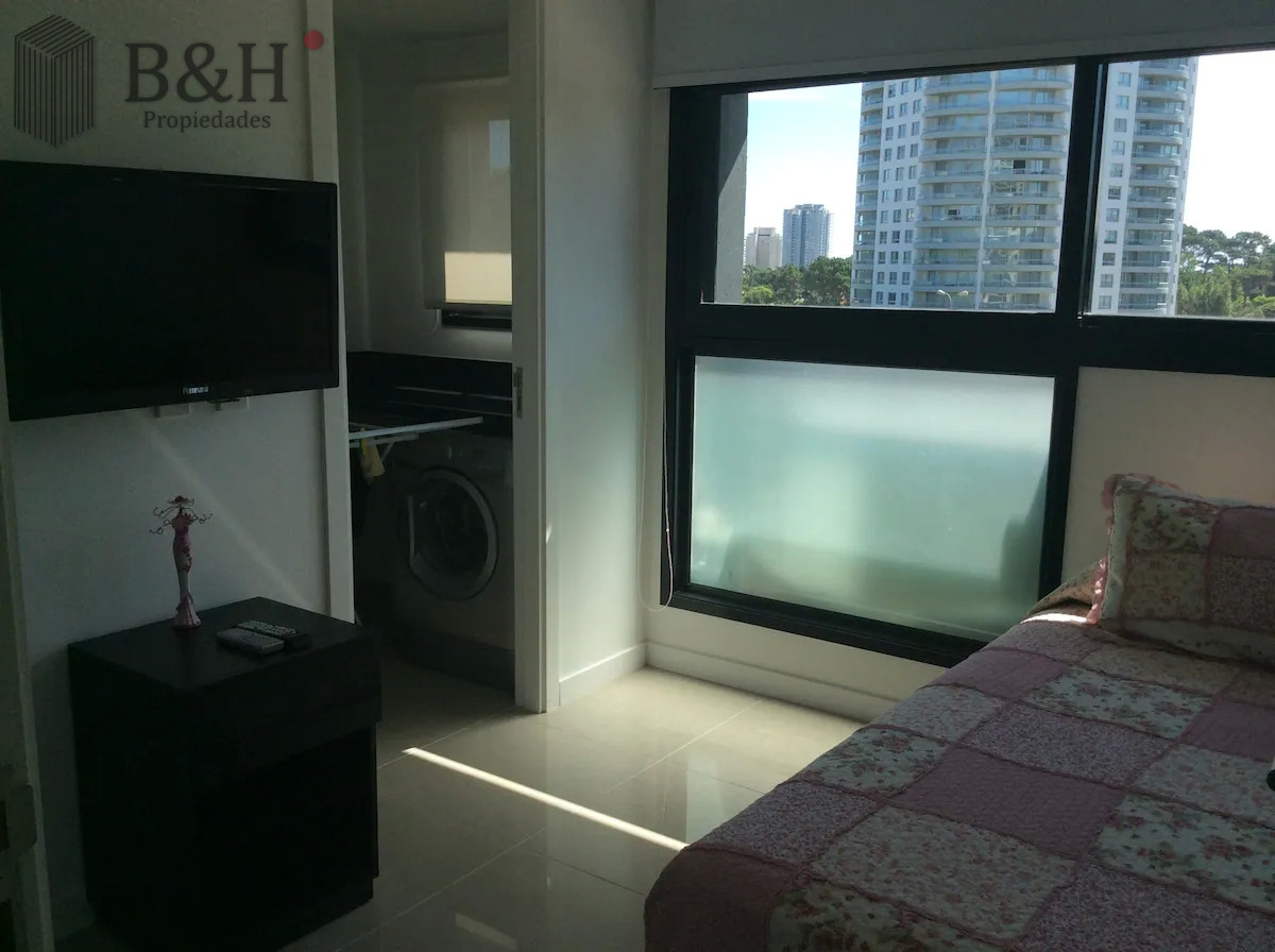 Apartamento ID.443 - Venta y alquiler de moderno departamento de tres dormitorios más dependencia a pasos de Playa Brava