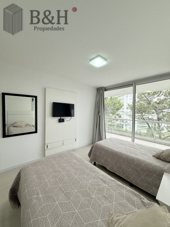 Apartamento ID.6866 - Alquiler Anual Moderno Apartamento de 2 Dormitorios, Roosevelt cerca de Playa Brava