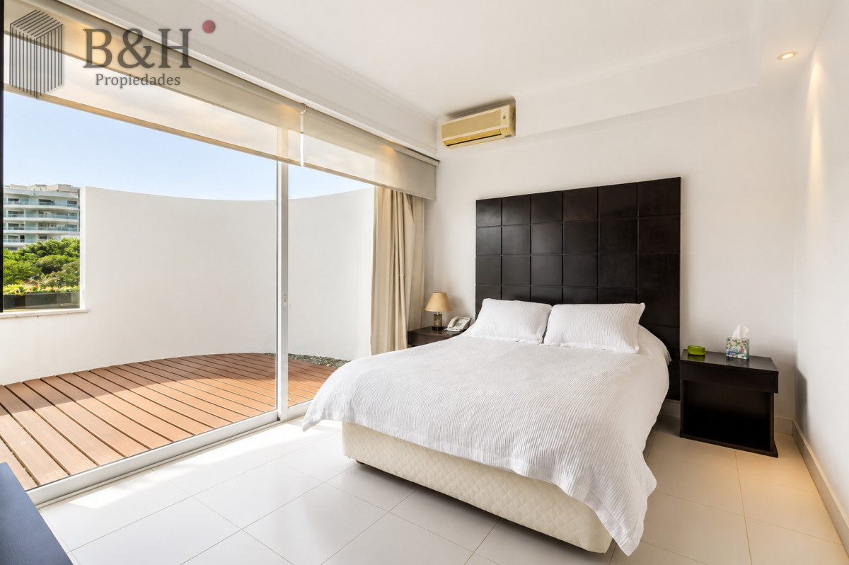 Apartamento ID.7942 - Exclusivo Penthouse de 6 Dormitorios y Barbacoa en Venta Frente al Mar, Rincón del Indio Punta del Este