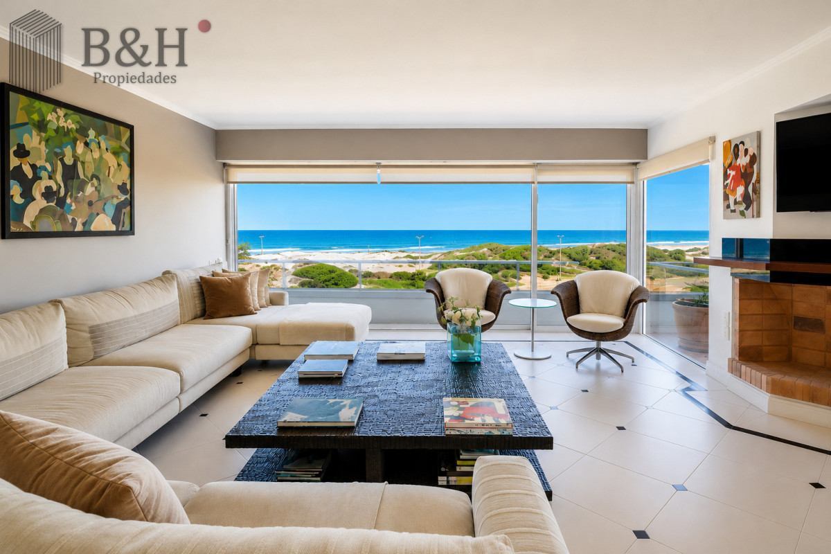 Apartamento ID.7942 - Exclusivo Penthouse de 6 Dormitorios y Barbacoa en Venta Frente al Mar, Rincón del Indio Punta del Este