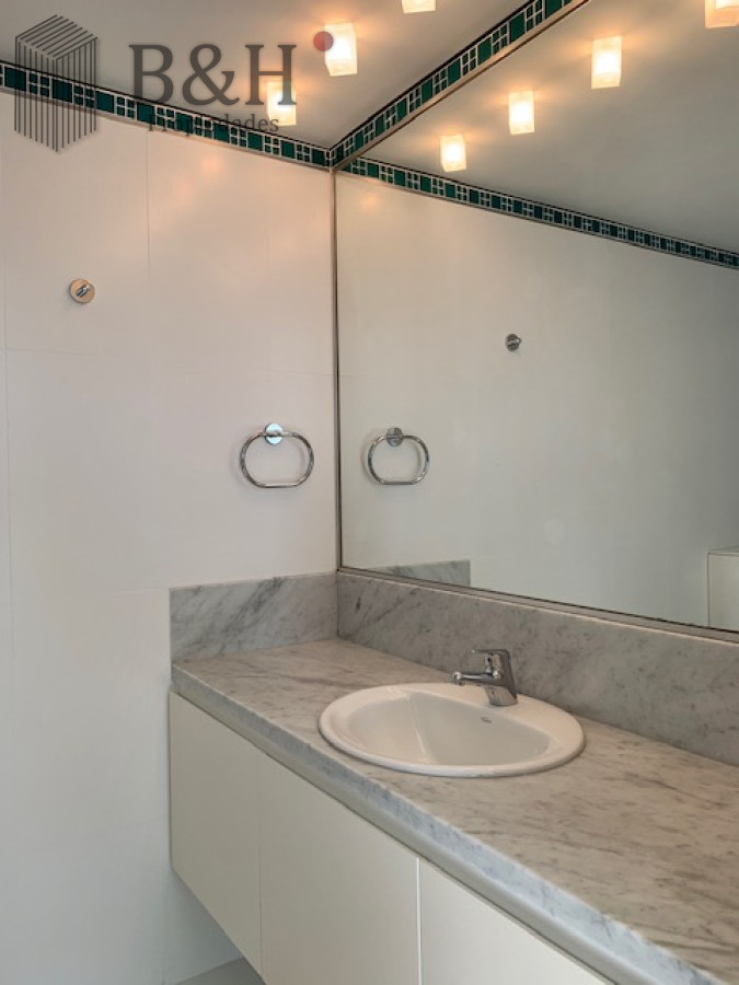 Apartamento ID.5732 - Venta y alquiler temporario de apartamento de tres dormitorios mas dependencia de servicio en Playa Brava