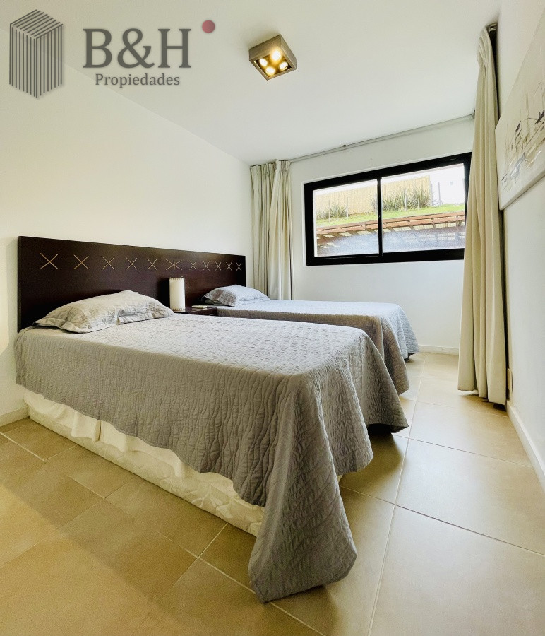Apartamento ID.4491 - Venta de apartamento de dos dormitorios con parrillero en complejo privado de Punta Ballena